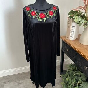 Elegant Black Velvet Dress with Red Poinsettias Embroidery Size XL
